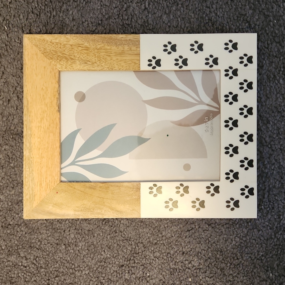 Paw print picture frame